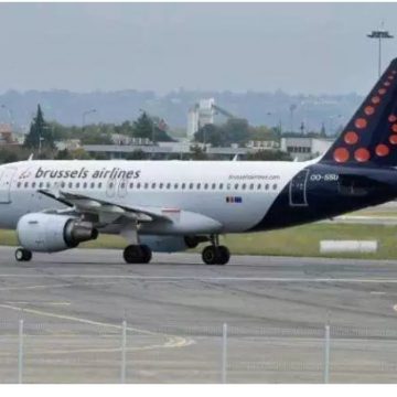 Cameroonian teenagers clandestinely get into airplane leaving for Europe