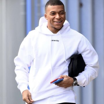 #endanglophonecrisis : PSG star Mbappé calls for a termination of the Anglophone crisis.